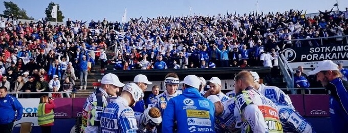 Video: Sami-Petteri Kivimäki hullaannutti pelikatkolla 13. pelaajan kutsuhuutoon