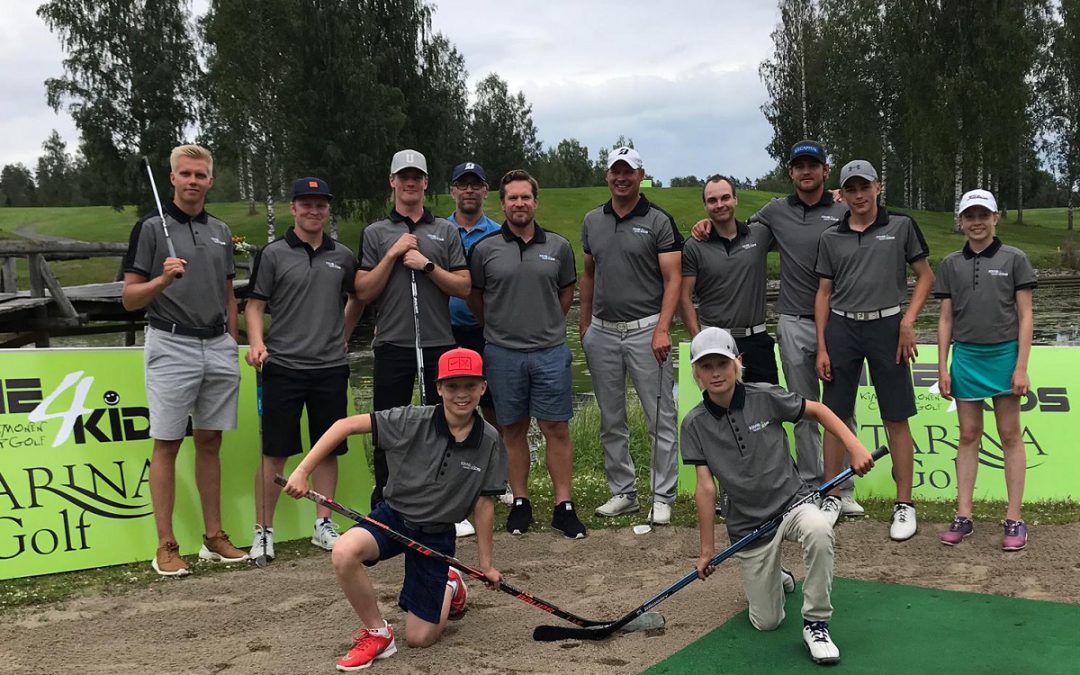 Kimmo Timonen ja MM-kultamitalisti Eetu Luostarinen SiiPe Charity -ottelussa Mantulla 9.7.
